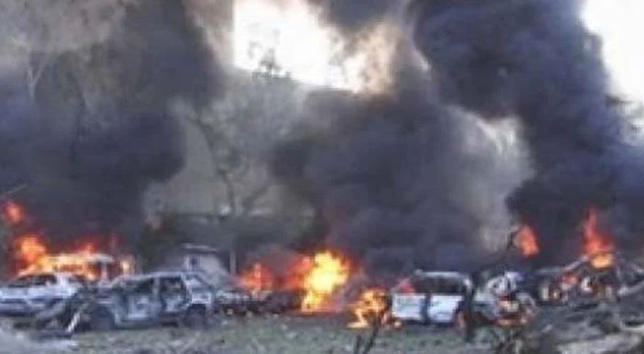 لاہور، گارڈن ٹاؤن میں سلنڈر دھماکے، دکان کی چھت اڑ گئی، 10 گاڑیاں جل کر راکھ