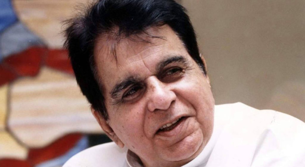 بھارتی اداکار دلیپ کمار سانس لینے میں تکلیف کے باعث ایک بار پھر آئی سی یو منتقل