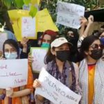 راولپنڈی،فاطمہ جناح وومن یونیورسٹی کے باہر طالبات کااحتجاجی مظاہرہ