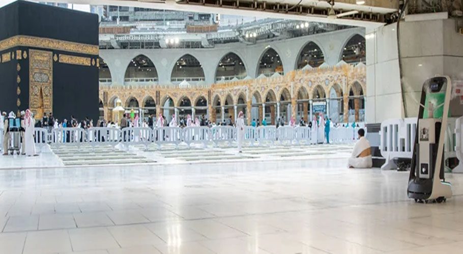 مسجد الحرام میں مزید 10 روبوٹس کی خدمات حاصل کرلی گئیں