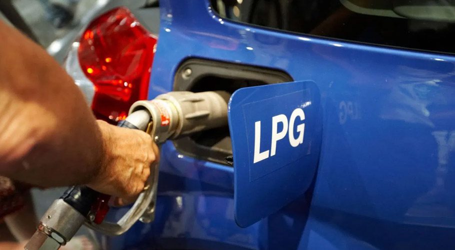 دو سال میں پہلی بار ایل پی جی کی قیمت سرکاری قیمت سے تجاوز کر گئی