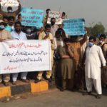 سراپا احتجاج اوورسیز پاکستانیوں نے فائزر کی کورونا ویکسین کے لیے وزیراعظم اور وزیر صحت کا در کھٹکھٹا دیا