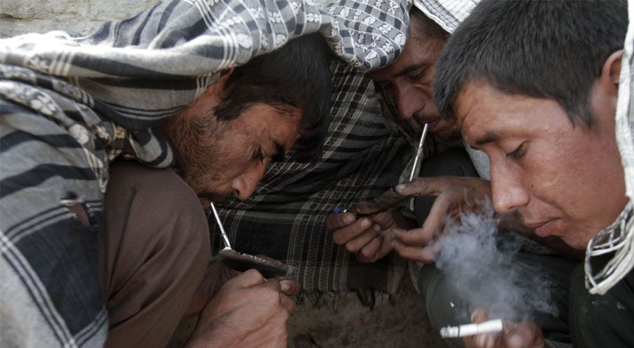 انسدادِ منشیات کا عالمی دن، ہرسال نشہ کرنے والے افراد کی تعداد میں اضافہ کیوں؟