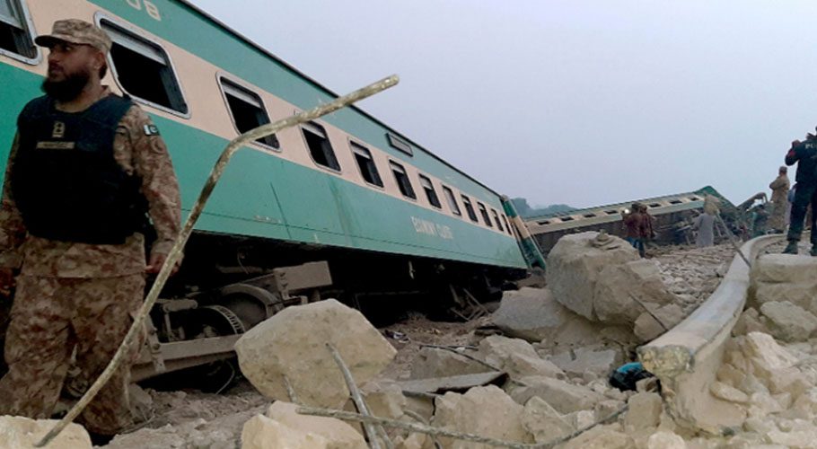 وفاقی انسپکٹر کی رپورٹ سامنے آگئی، ڈی ایس سکھر ریلوے حادثات کے ذمہ دار قرار