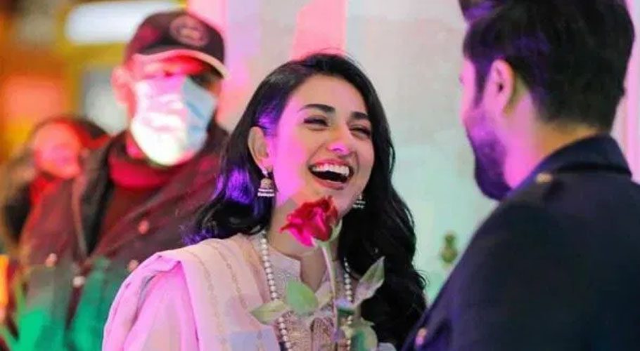 گلاب دینے کا سلسلہ نہیں رکے گا، فلک شبیر کا سارہ خان کیلئے خوبصورت پیغام
