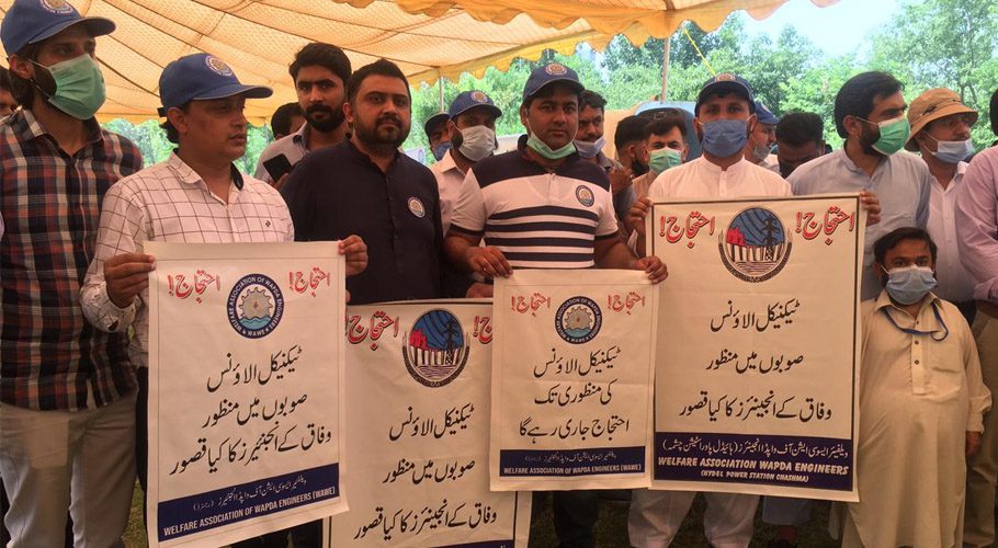 فیج کے تحت 50 سے زائد محکموں کے انجینئرزالاؤنسز کیلئے سراپا احتجاج