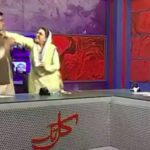 فردوس عاشق اعوان کے خلاف مقدمہ درج کیا جائے۔ قادر مندوخیل نے درخواست جمع کرادی