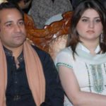 گلوکار راحت فتح علی نے اہلیہ کے ہمراہ کورونا سے بچاؤ کی ویکسین لگوالی