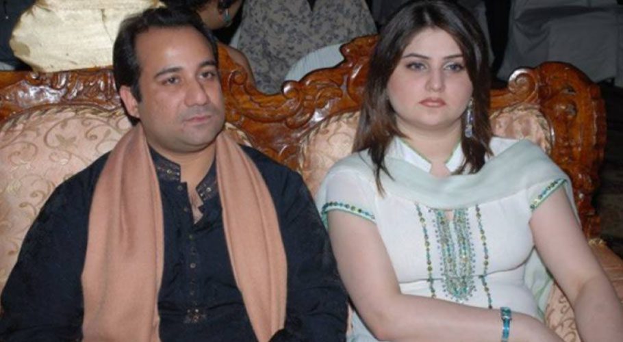 گلوکار راحت فتح علی نے اہلیہ کے ہمراہ کورونا سے بچاؤ کی ویکسین لگوالی