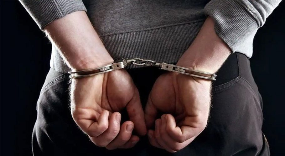 لاہور میں 30 سے زائد مقدمات میں مطلوب 2 خطرناک ڈاکو کراچی سے گرفتار