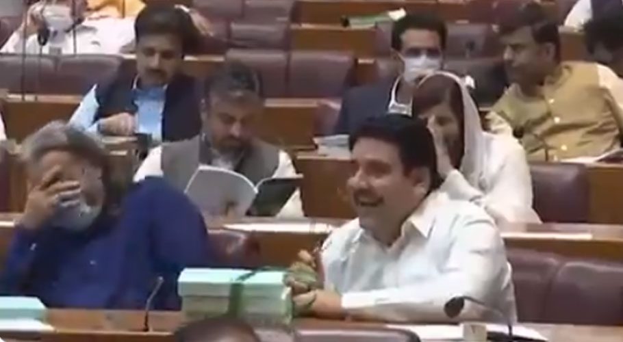 Video of PTI's Abdul Majeed Niazi's mocking Bilawal goes viral