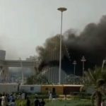 بحریہ ٹاؤن کے باہر قوم پرست جماعتوں کا احتجاج، متعدد گاڑیاں نذرآتش
