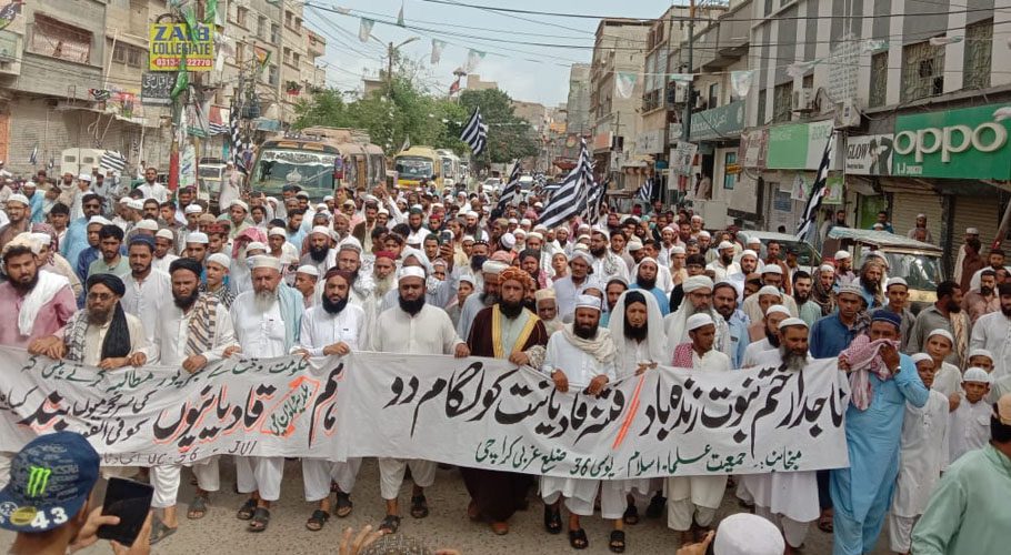 بلدیہ ٹاﺅن میں قادیانیوں کی بڑھتی ہوئی سرگرمیوں کے خلاف علماء و شہری کا مظاہرہ