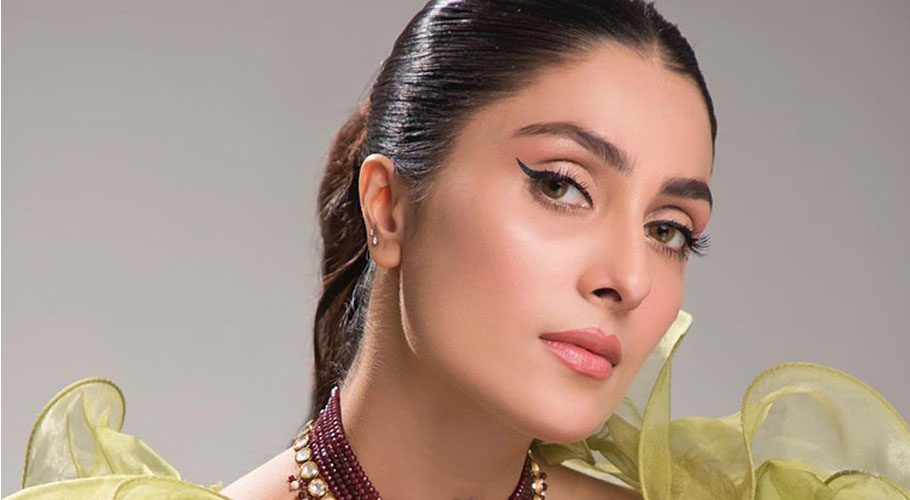 کوشش ہوتی ہے کہ ہر کردار میں منفرد نظر آؤں، عائزہ خان