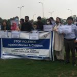 خواتین پر تشدد کے بڑھتے ہوئے واقعات کے خلاف سول سوسائٹی کے افراد کا اسلام آباد میں احتجاجی مظاہرہ