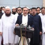 گورنر سندھ کی بنوریہ ٹاؤن آمد، عالم دین عبدالرزاق اسکندر کے انتقال پر تعزیت کی