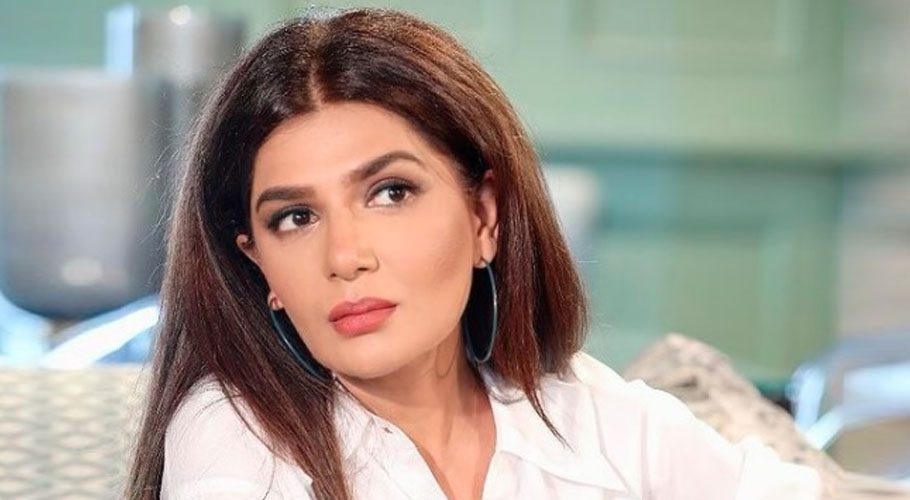 عفت عمر کا طلاق سے معلق سوال پر سوشل میڈیا صارف پر برہمی کا اظہار
