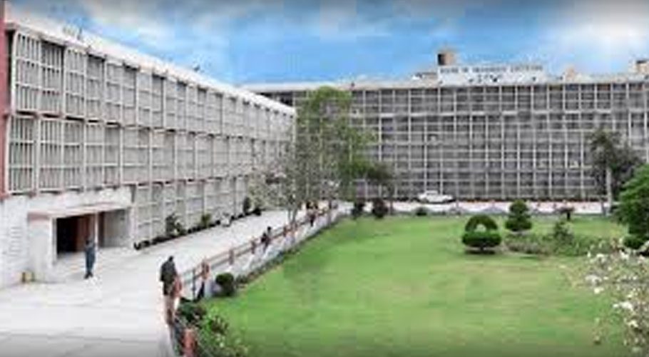 میٹرک کے امتحانات سے 2 روز قبل ہزاروں طلبہ ڈیٹ شیٹ سے محروم