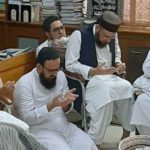مولانا فضل الرحمن ایک ہفتہ بعد روبہ صحت ہو کر بنوری ٹاؤن تعزیت کیلئے پہنچ گئے