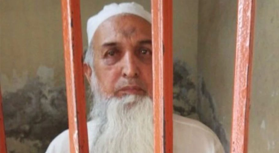 مفتی عزیز کی طالبِ علم سے زیادتی کا کیس، ویڈیو کے فارنزک تجزئیے سے جرم ثابت ہوگیا