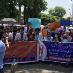 نیشنل لائسنسنگ امتحانات نامنظور، ینگ ڈاکٹرز بے نظیر بھٹو ہسپتال کے باہر سراپا احتجاج