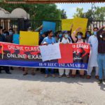 ایچ ای سی کے سامنے مختلف یونیورسٹیز کے طلباء کا اپنے مطالبات کے حق میں مظاہرہ