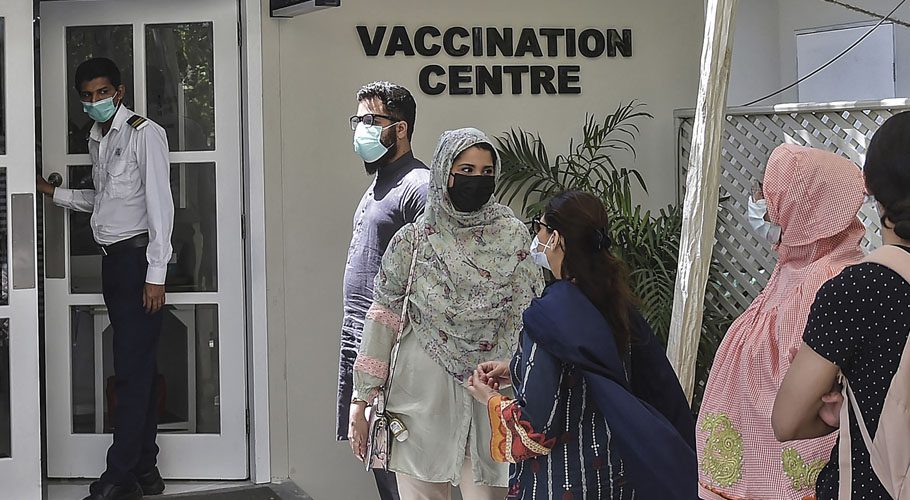 سندھ حکومت کا بغیر ویکسینیشن سرٹیفکیٹ نکلنے والوں کے خلاف کارروائی کا فیصلہ