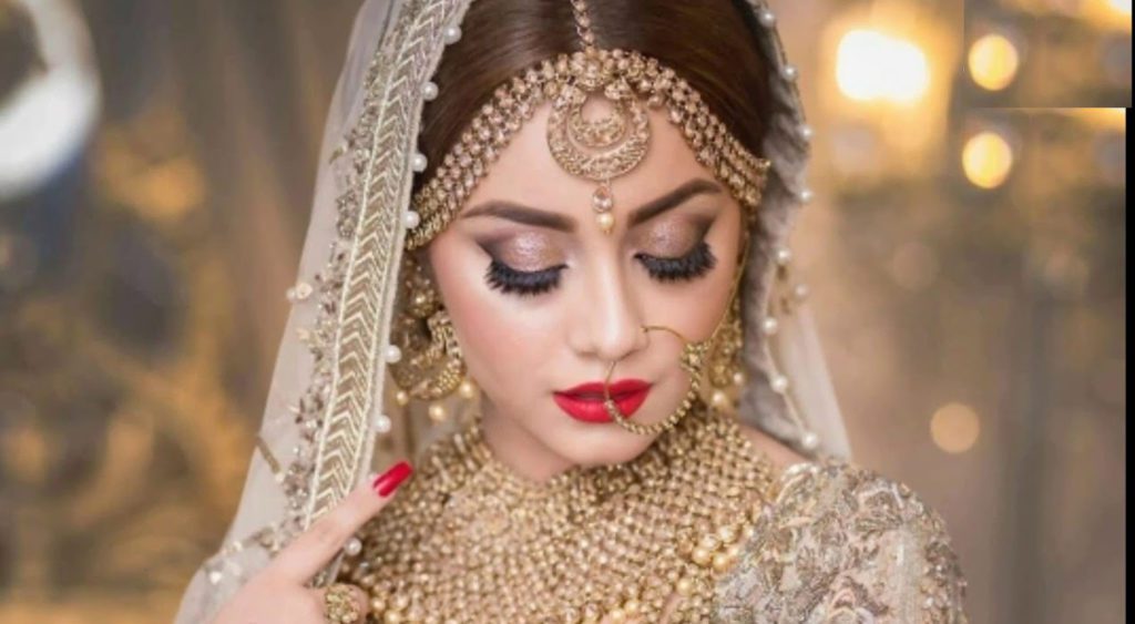 Alizeh Shah slams rumours of her marriage