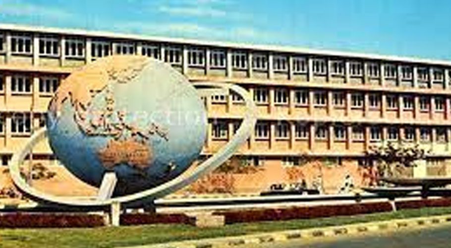 اسلامیہ کالج کی نجکاری میں رکاوٹ بننے والے پرنسپل کو کالج ایجوکیشن ڈپارٹمنٹ رپورٹ کرا دیا گیا
