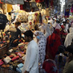 حکومت نے کورونا ویکسین نہ لگوانے والوں کی شاپنگ پر پابندی عائد کردی