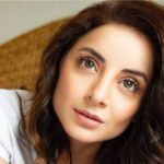 ثروت گیلانی ہندو تہوار منانے کی ویڈیو پر سوشل میڈیا صارفین کی تنقید کا نشانہ بن گئیں