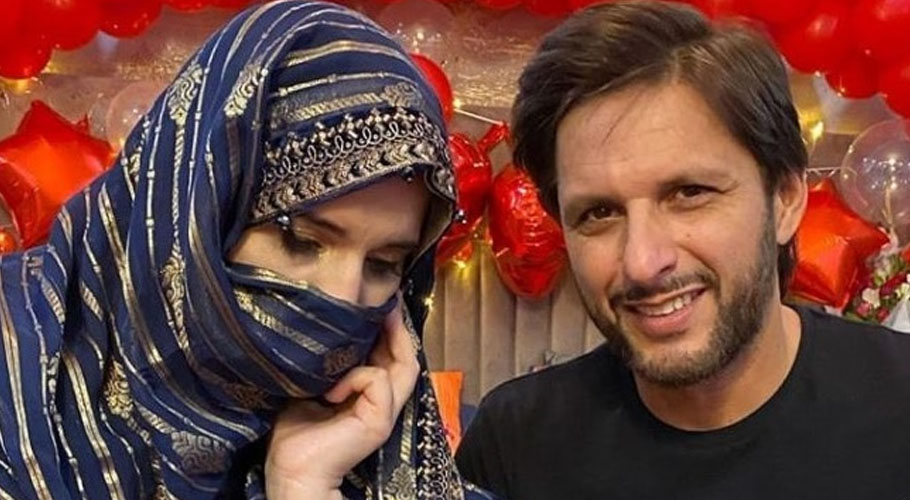 شاہد آفریدی کی اہلیہ نے ایک غریب بچی کے علاج کی خاطر اپنا زیور بیچ دیا