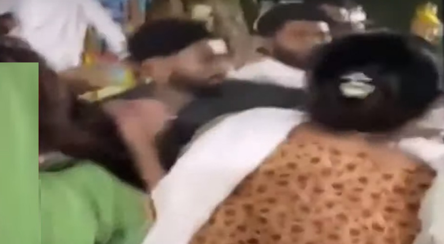 لاہور میں خواتین پر تشدد کی ایک اور ویڈیو وائرل ، پولیس نے جگہ کے تعین کےلیے شہریوں سے مدد مانگ لی