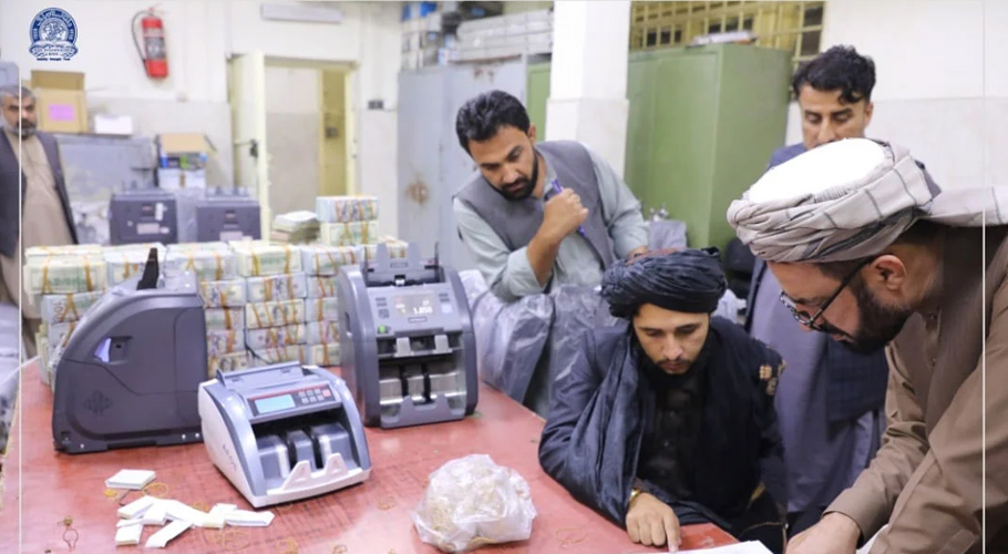 طالبان نے سابق حکمرانوں سے برآمد 1کروڑ 20 لاکھ ڈالرز مرکزی بینک میں جمع کرا دیے