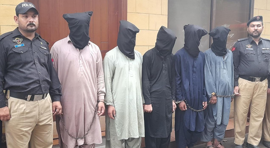 ضلع کیماڑی پولیس کی بڑی کاروائی، ڈرگ ڈیلر 4 ساتھیوں سمیت گرفتار