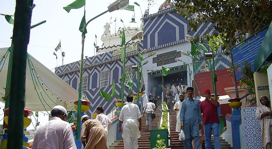 عبداللہ شاہ غازیؒ کے مزار پر انتہا پسندوں کا حملہ، مزار 3 روز کیلئے بند