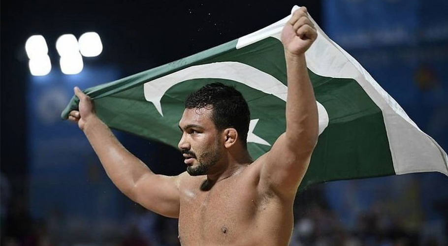 پاکستانی ریسلر انعام بٹ نے آذر بائیجان کے حریف کو شکست دیکر گولڈ میڈل جیت لیا