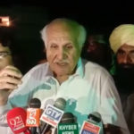 وزیر دفاع کے بھائی لیاقت خٹک نے پارٹی چھوڑنے کا عندیہ دے دیا