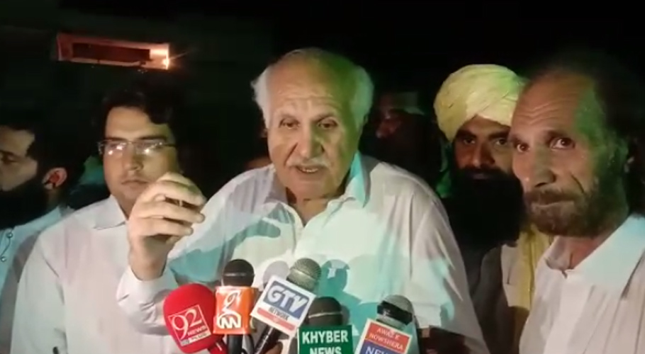وزیر دفاع کے بھائی لیاقت خٹک نے پارٹی چھوڑنے کا عندیہ دے دیا