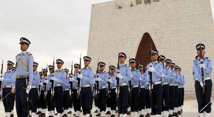 یوم دفاع و شہدائے پاکستان، مزارِ قائد پر گارڈز کی تبدیلی کی پر وقار تقریب
