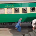 کراچی سے لاہور جانے والی زکریا ایکسپریس کی بوگیاں ٹریک سے اتر گئیں