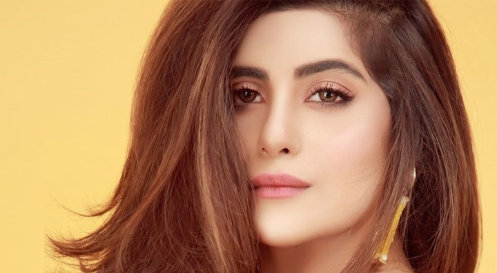 خوبرو اداکارہ سوہائے علی ابڑو کی تُرکی کی سڑک پر ڈانس کی ویڈیو وائرل