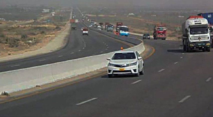 سندھ حکومت نے موٹر ویز پر سفر کے لیے ویکسینیشن لازمی قرار دے دی