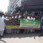 سکھر: مختلف محکموں سے نکالے گئے ملازمین کا اپنے مطالبات کے حق میں مظاہرہ