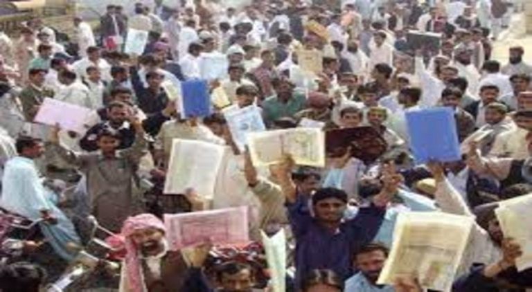 بے روزگاری اور بڑھتی ہوئی مہنگائی کو روکنے میں پی ٹی آئی کی حکومت ناکام کیوں؟