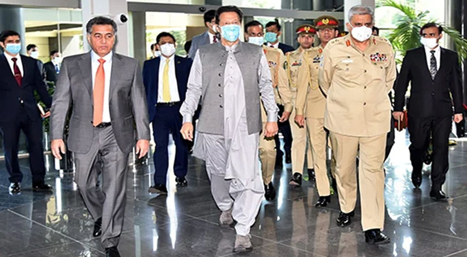وزیراعظم کا وفاقی وزراء اور تینوں مسلح افواج کے سربراہان کے ہمراہ آئی ایس آئی ہیڈکوارٹرز کا دورہ