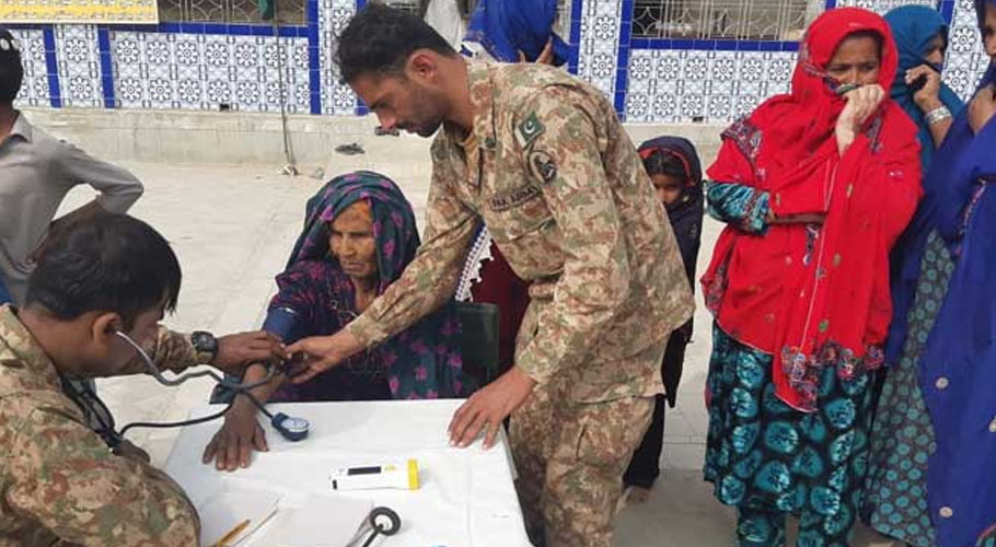 پاک آرمی کا چولستان کے دوردراز علاقوں میں مفت آئی کمیپ کا انعقاد