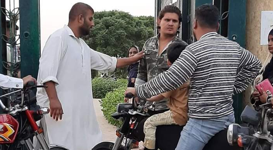 کلفٹن، بے نظیر پارک میں شہریوں سے زبردستی انٹری فیس وصولی کا انکشاف