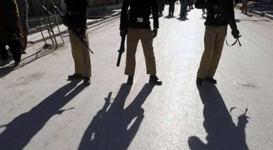 کراچی،ڈاکو کمپنی وین میں سوار 4 خواتین کے پرس، موبائل فون لوٹ کر فرار
