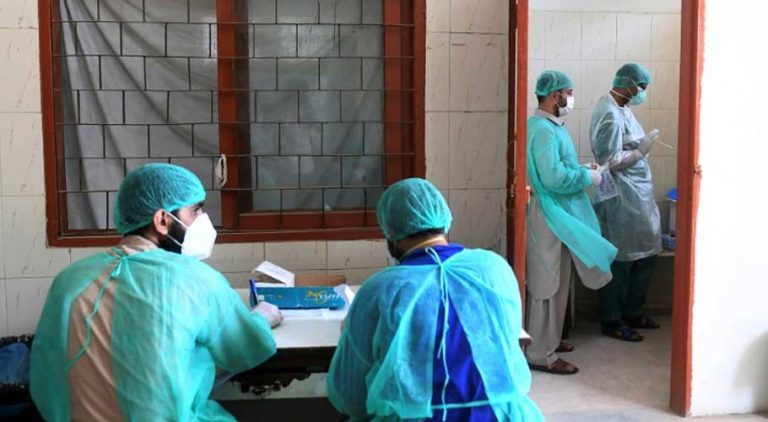 بلوچستان: ینگ ڈاکٹرز نے مبینہ نجکاری کے خلاف او پی ڈیز کا بائیکاٹ کردیا